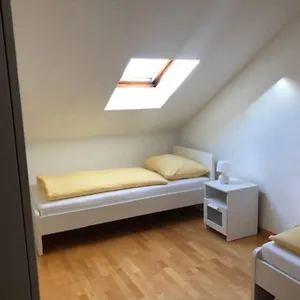 https://haus-altenburg.innsbruckaustriahotels.com